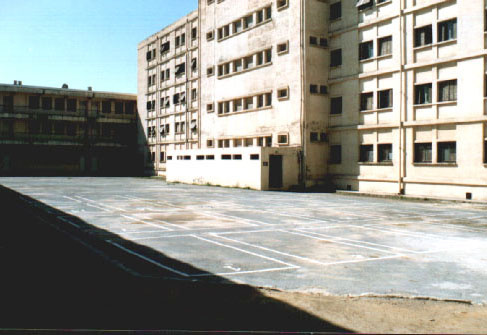 B08